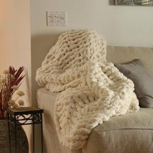 Chunky Knit Blanket Throw Soft Chenille Yarn 50x60 Handmade Thick Cable Crochet